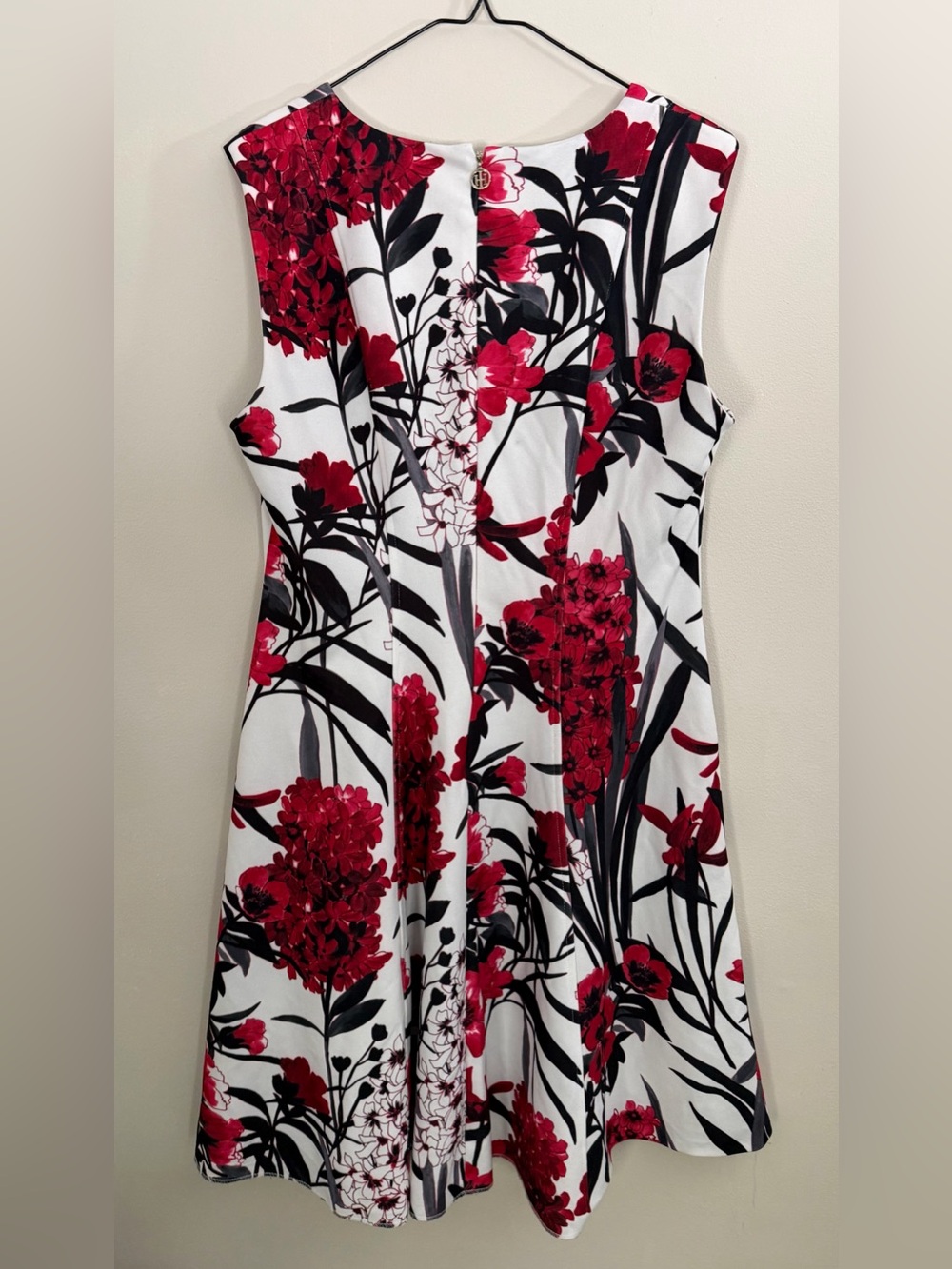 Sz 16 Tommy Hilfiger sleeveless a-line dress- white red floral- cocktail work - Picture 2 of 10